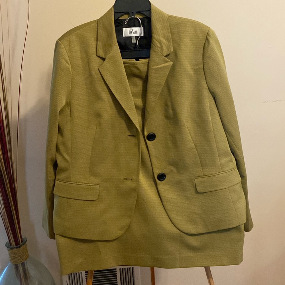 LeSuit Green size 18